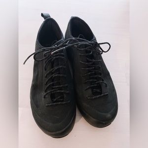 GORE-TEX shoe black excellent condition!!